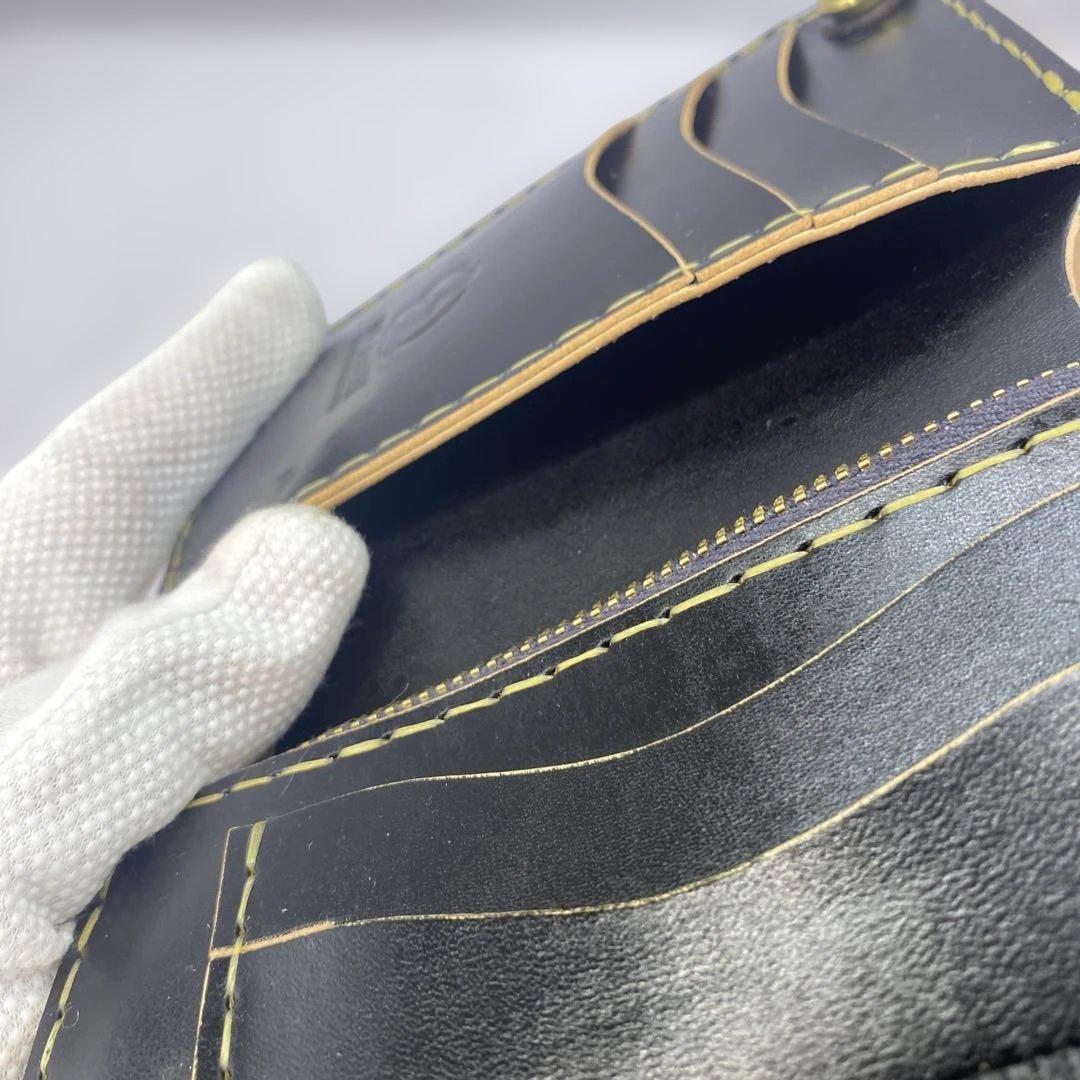 人気の折らずお札収納 丘染めブラックの無骨トラッカーウォレット T-MTW726