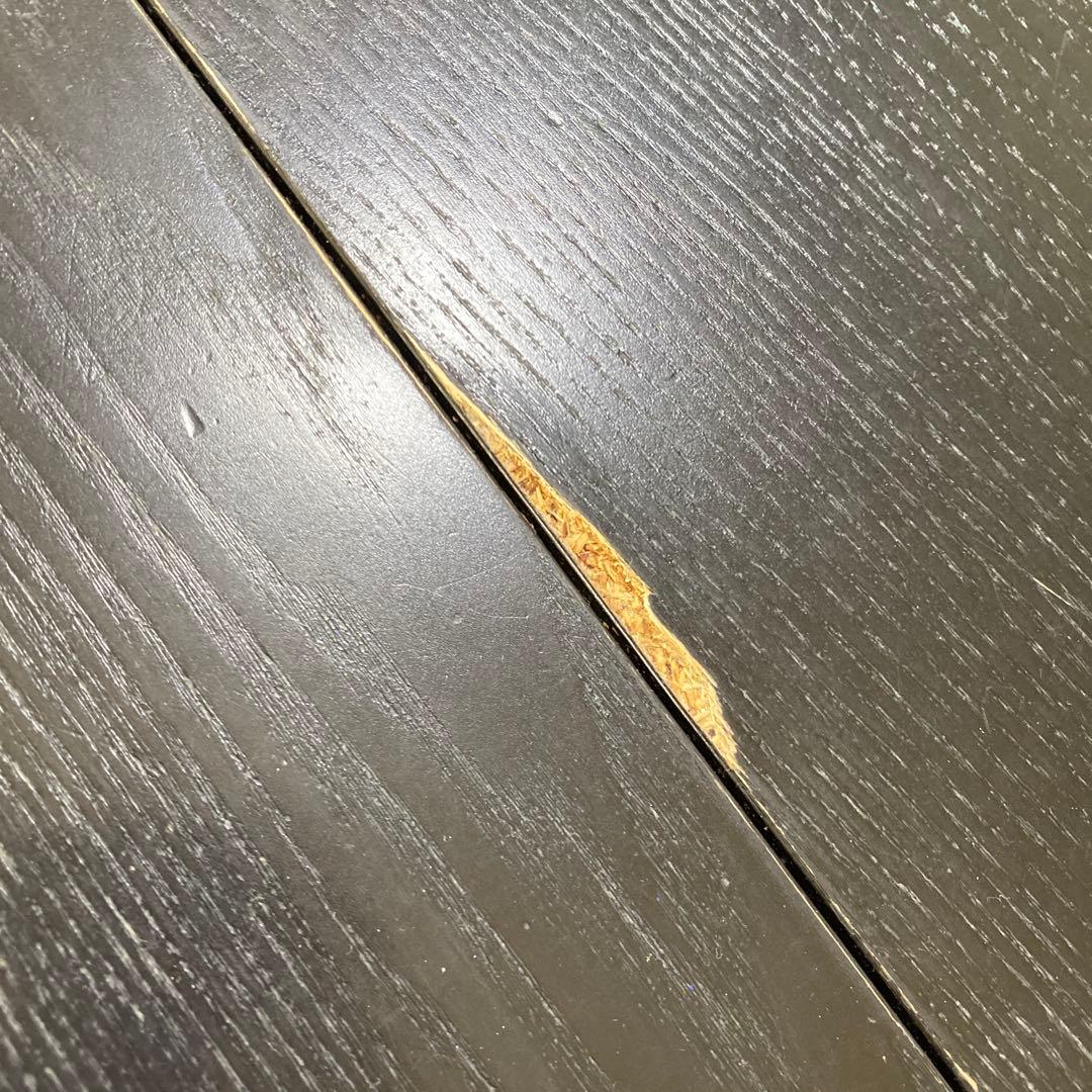 IKEA BJURSTA 黒い円形木製ダイニングテーブル