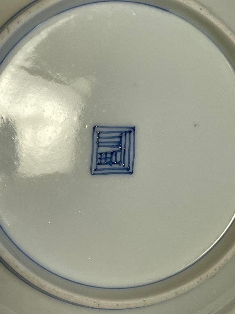 青白磁 龍絵皿 木箱入り陶器の皿。 美術品・アンティーク