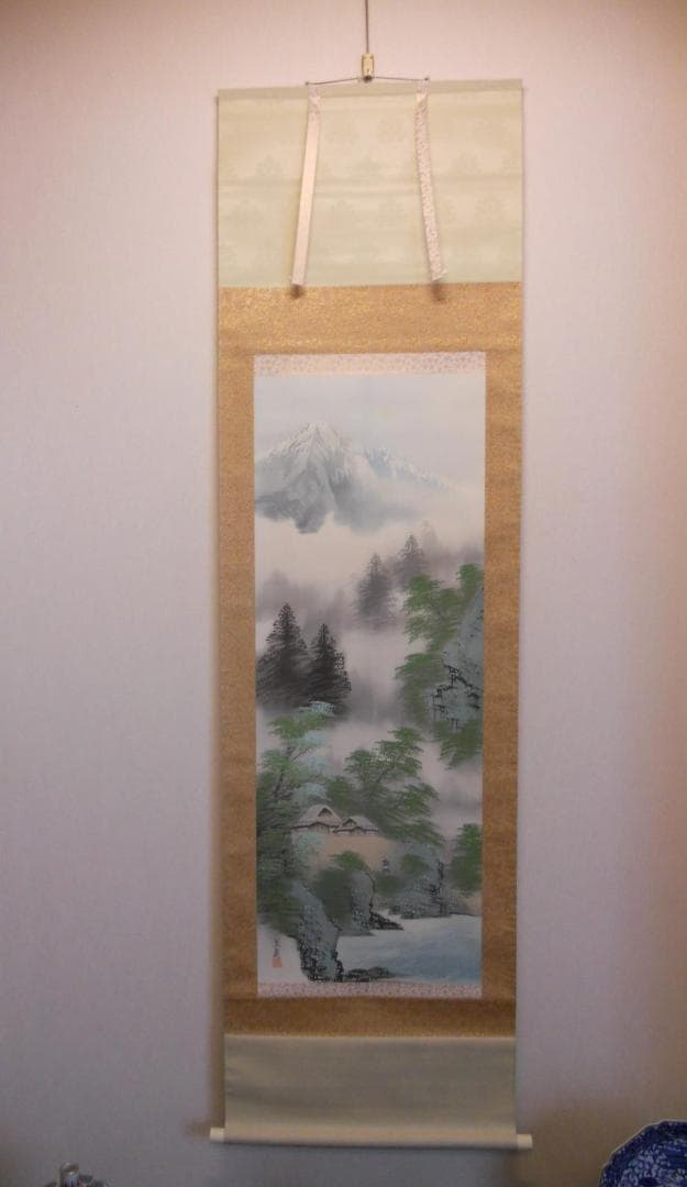 掛け軸 忠義 彩色山水 絹本 希少 軸装 茶道具 掛軸 美品 二重化粧箱 です。