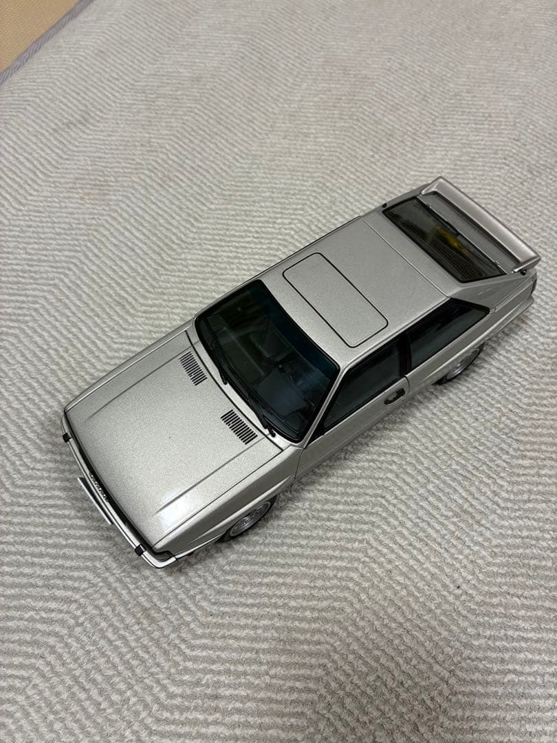ミニカー AUTOart Audi sport Quattro 1988 1/18