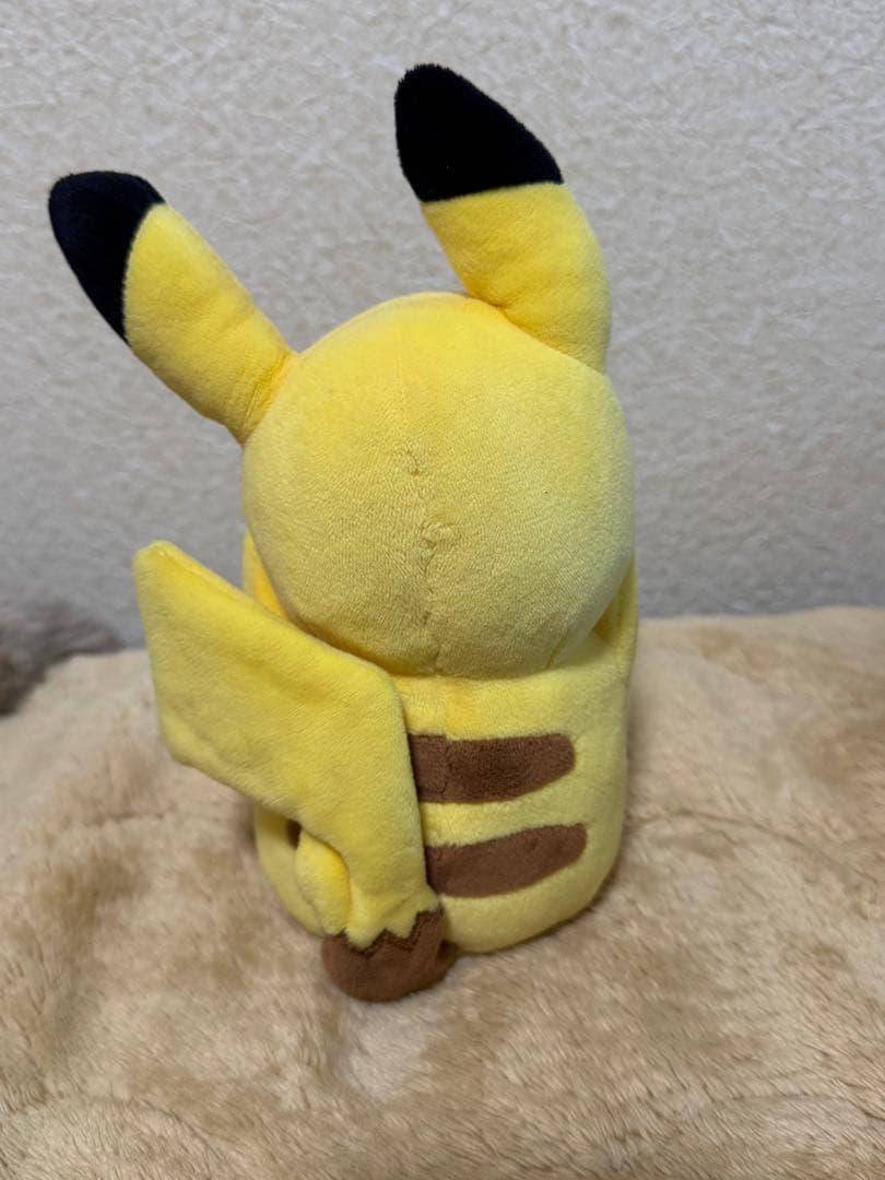 ムンク展　ピカチュウ　ぬいぐるみ