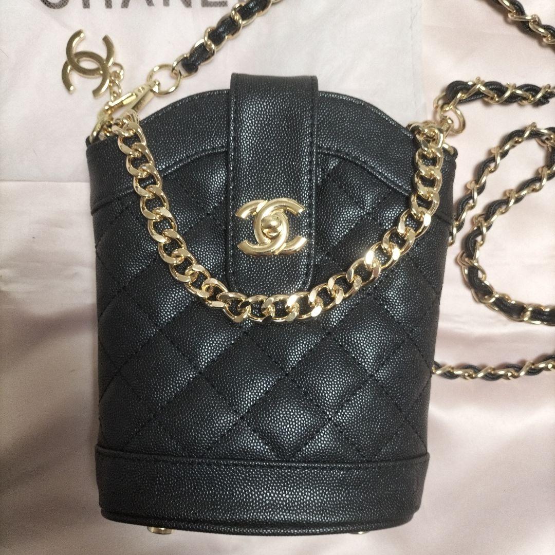 CHANEL 黒 レザー キルティング(ノベルティグッズ)保存袋リボン花、付き