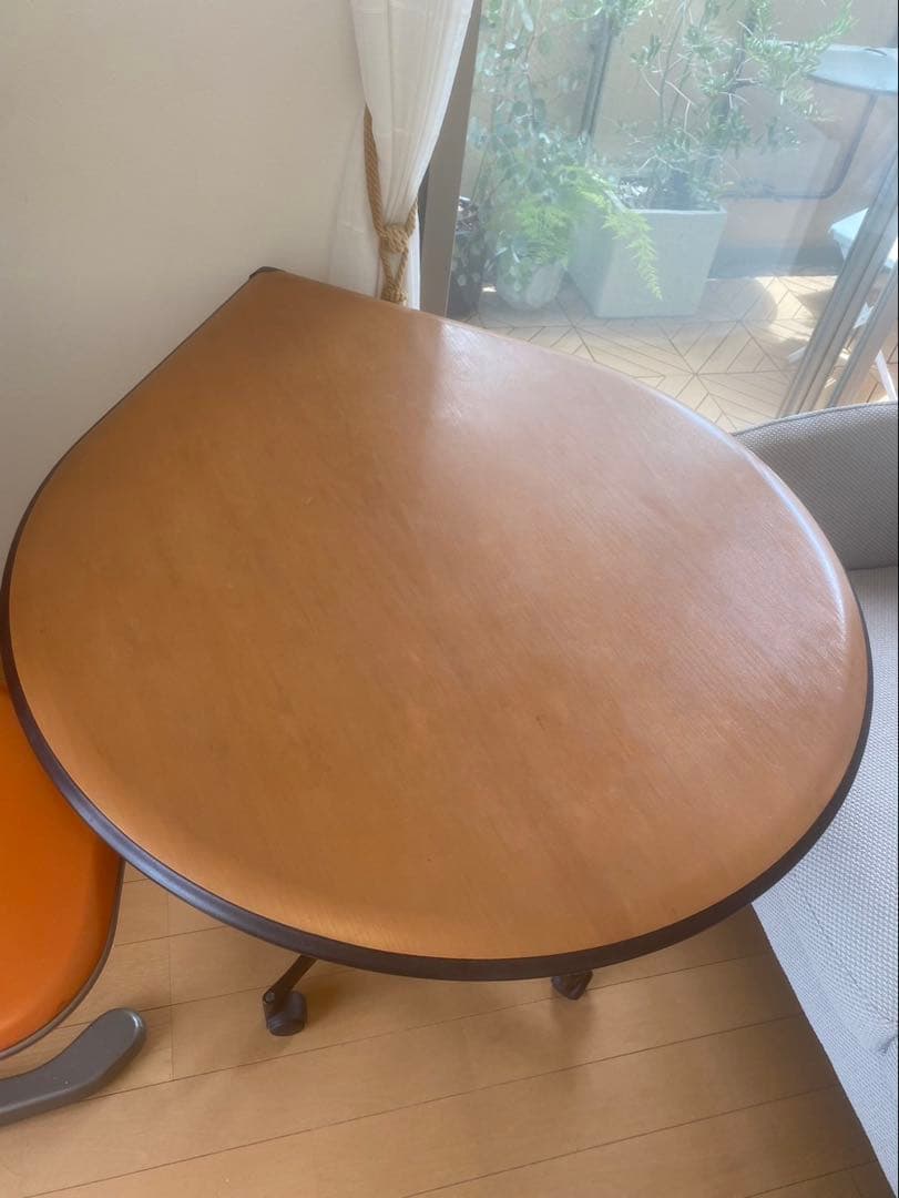 【null 】ハーマンミラー　テーブル キャスター付き