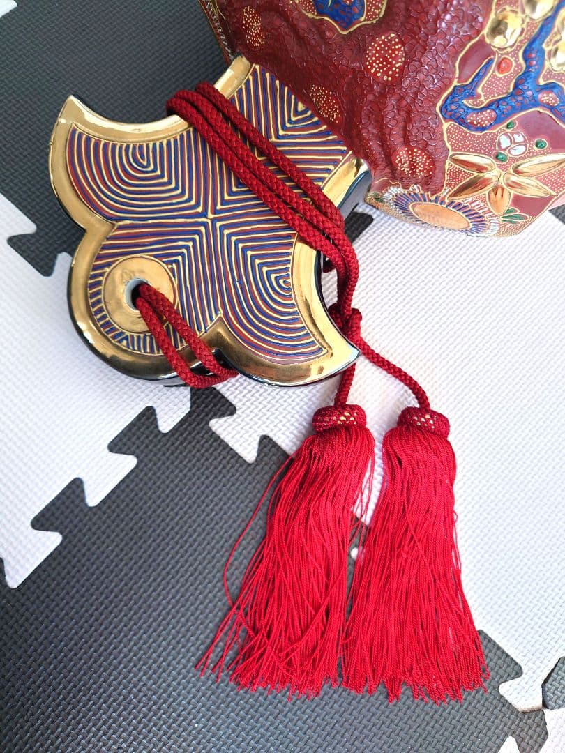 特大 九谷焼 打出の小槌 八幡窯 座布団付 松縁起図 置物 九谷焼 置物