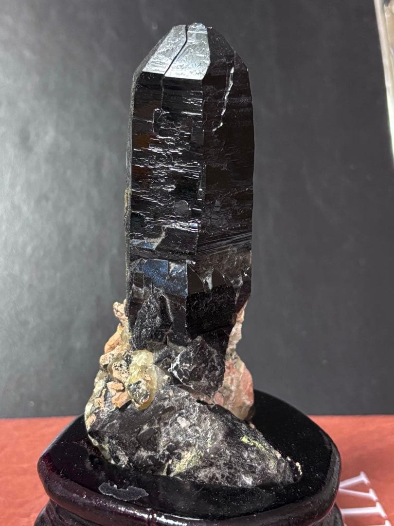 【超希少】天然モリオン 黒水晶(山東省産)鉱山閉鎖 台座付き 超希少】天然モリオン 黒水晶(山東省産)鉱山閉鎖 台座付き 美術品
