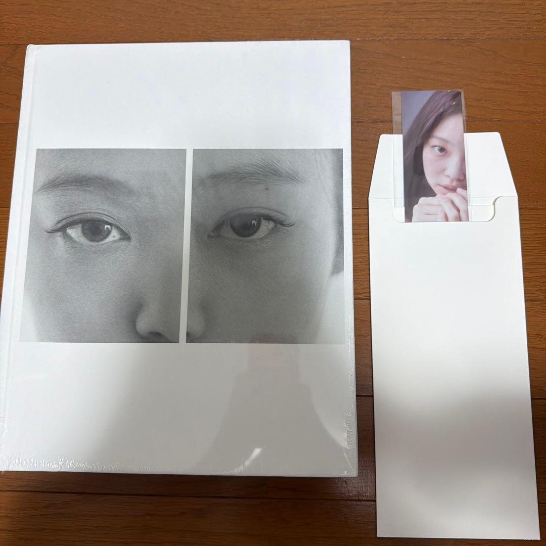 JENNIE 写真展 ‘J2NNI5’ POP UP photo book