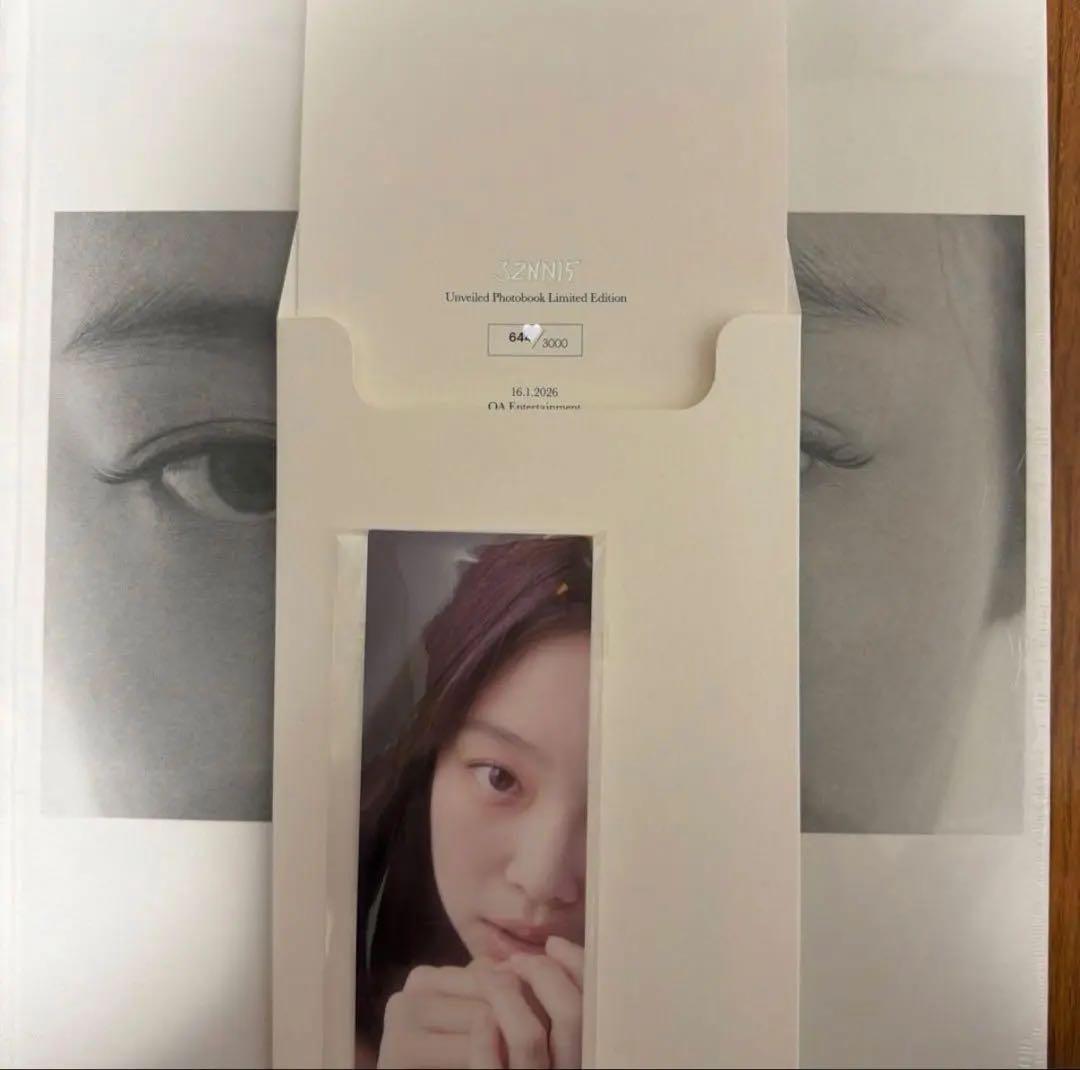 JENNIE 写真展 ‘J2NNI5’ POP UP photo book
