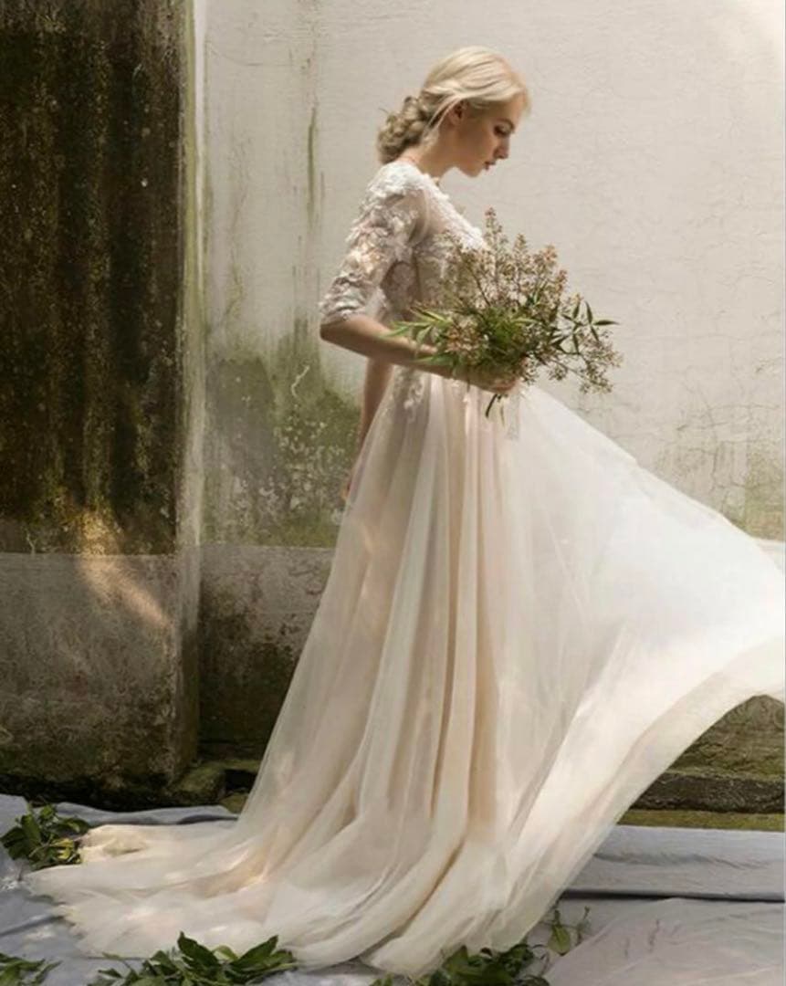 ウェディングドレス フラワーモチーフ刺繍長袖 Aライン