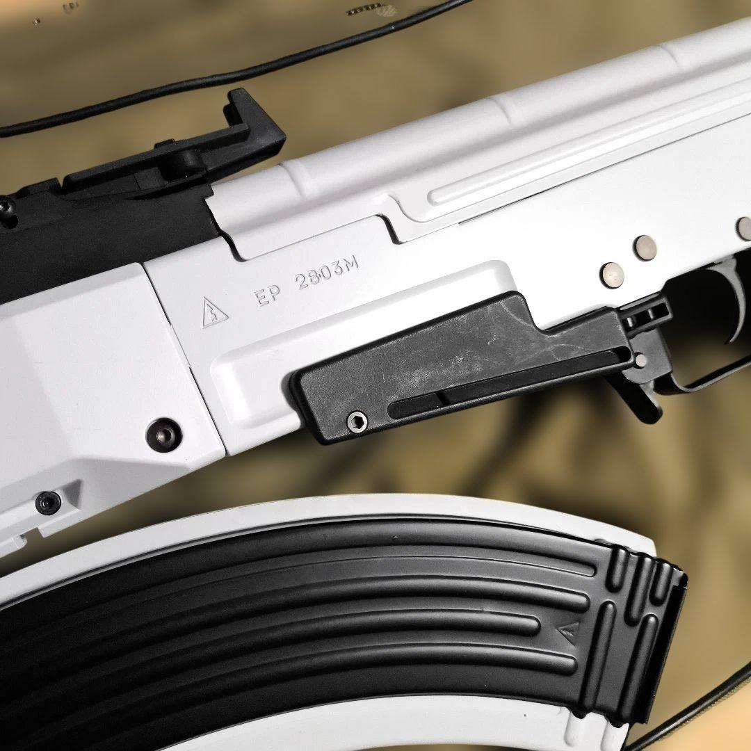 東京マルイ製　AKホワイトストーム　次世代電動ガン　予備マグ　ナイツタイプサプ