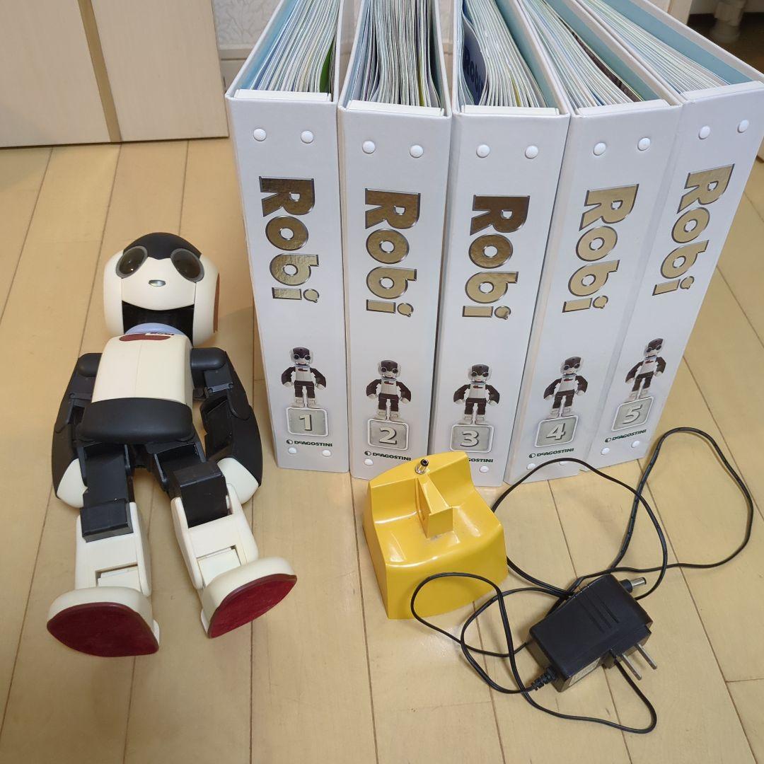ジャンク）初期Robi ロボット型玩具 充電器付き - メルカリ