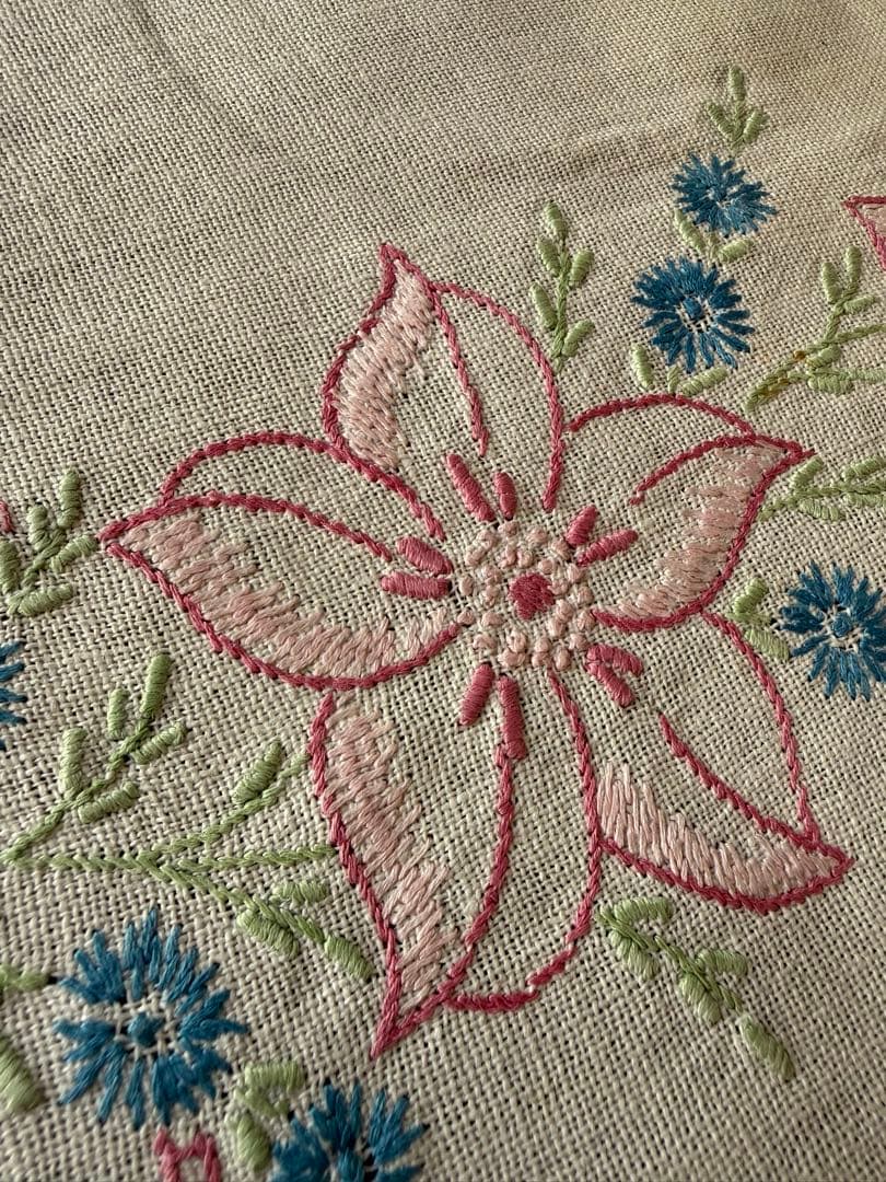 フランスアンティークஐ⋆*和刺繍とレースのクロス - メルカリ