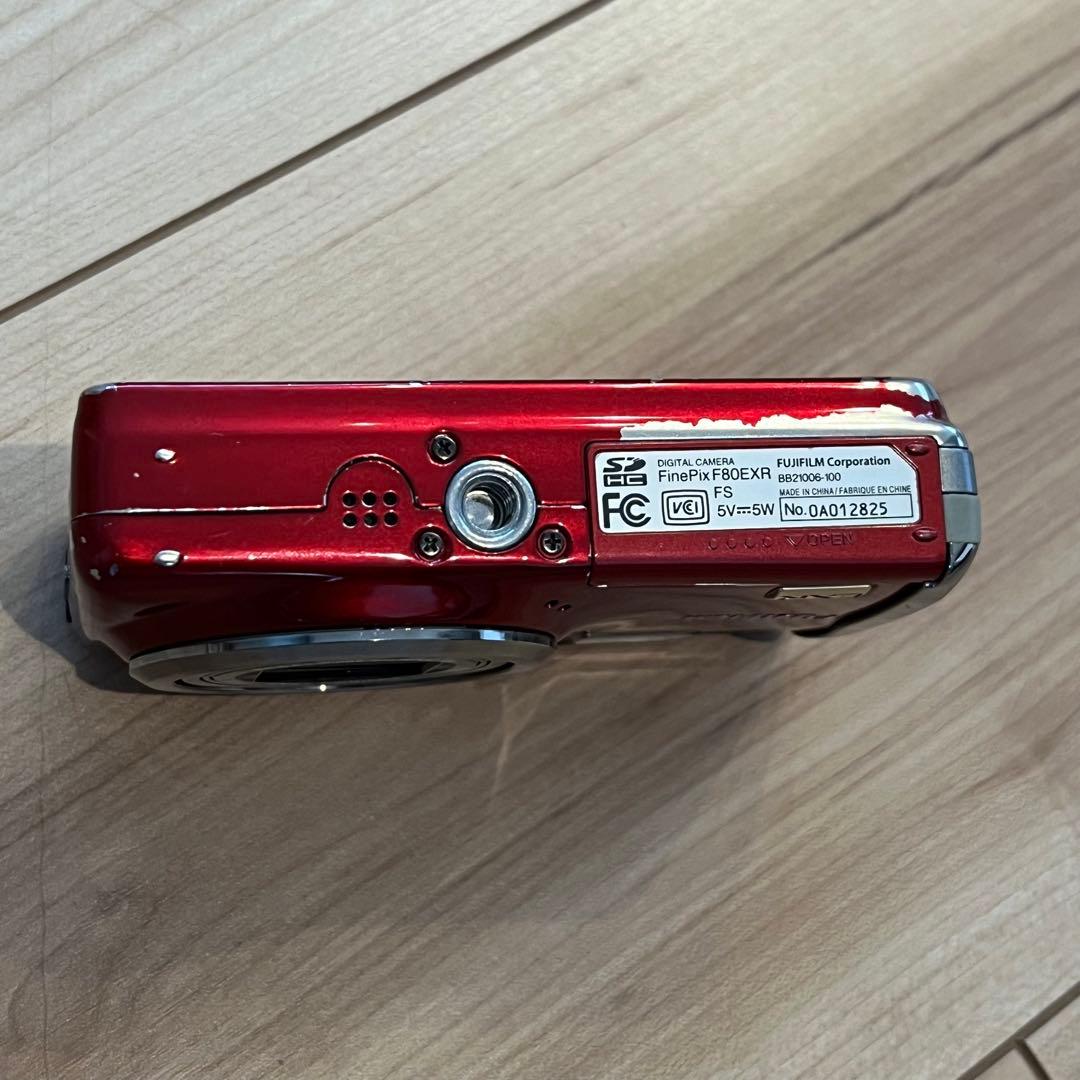 《送料込》FUJIFILM FinePix F80EXR デジカメ　充電器付