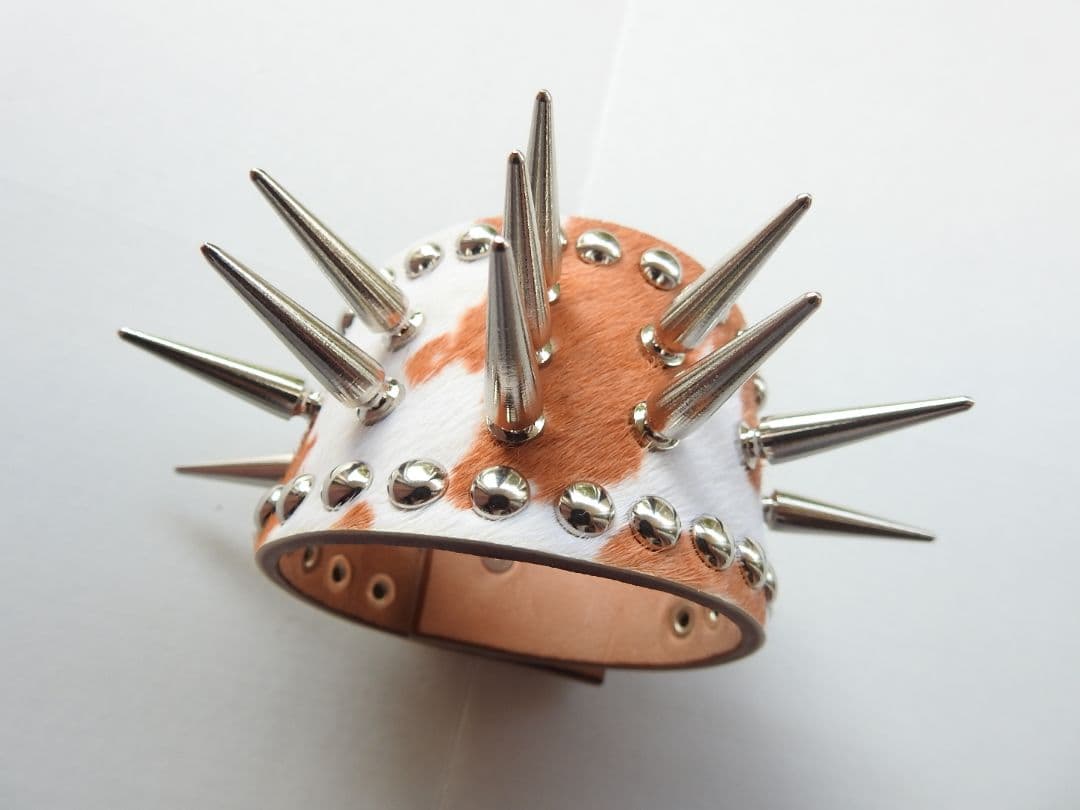 パンクスパイクバングル・リストバンドレザーブレススパイクコーンサバシスターなち