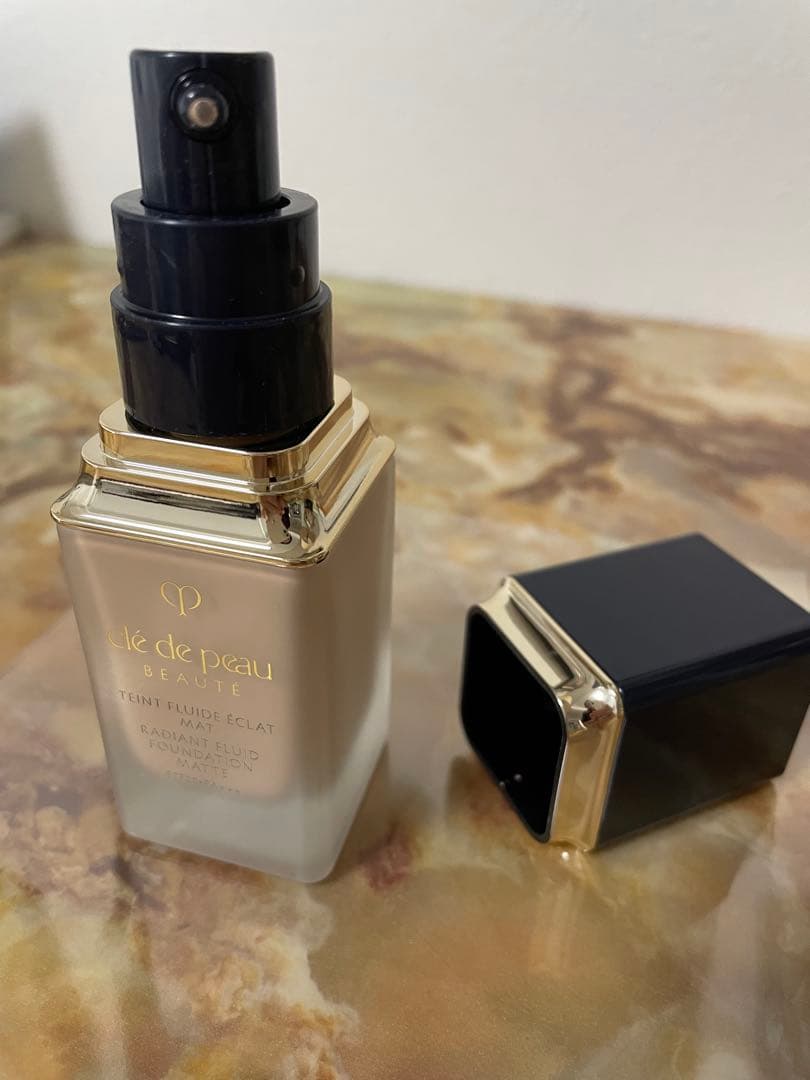 タンフリュイドエクラ マット　オークル10 クレドポーボーテ