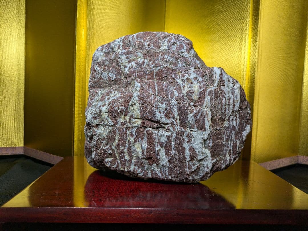 赤石 原石 3.4kg 大サイズ 自立 未加工 石英流れ 水石 希少 レア品