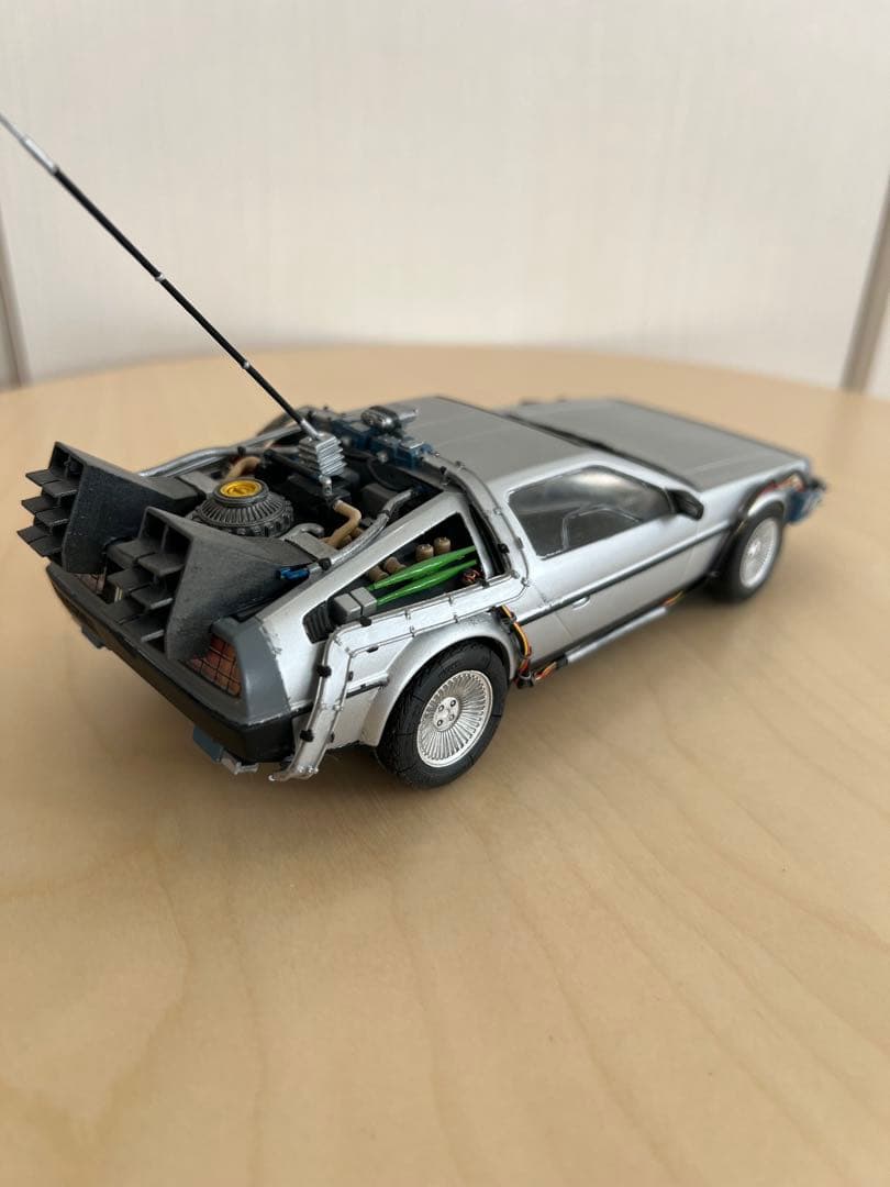 青島文化教材社 デロリアン 1/24 　完成品