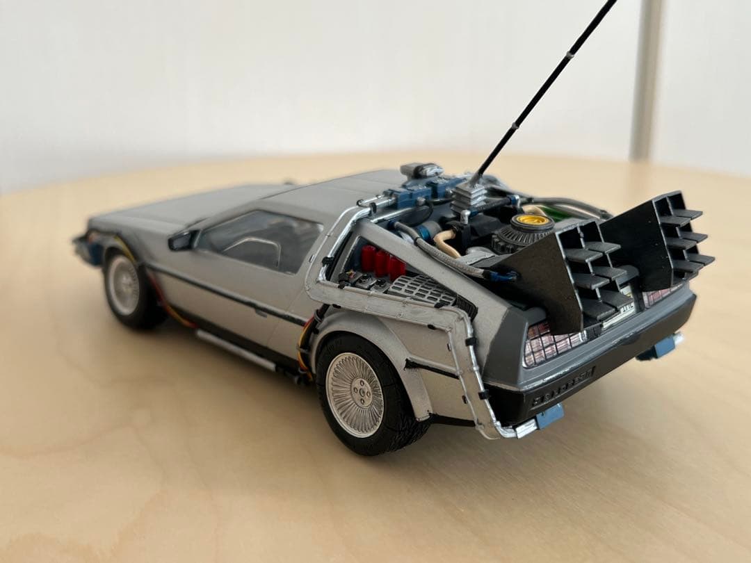 青島文化教材社 デロリアン 1/24 　完成品