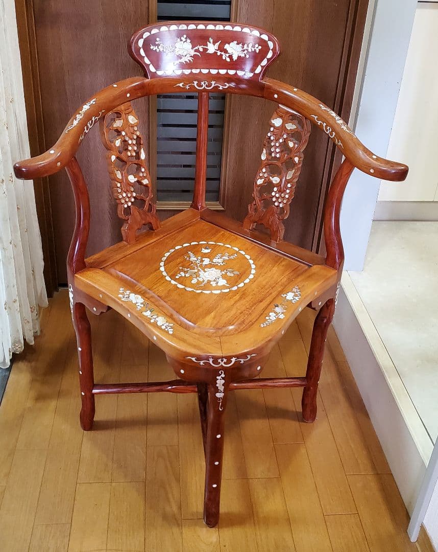 木製螺鈿細工椅子