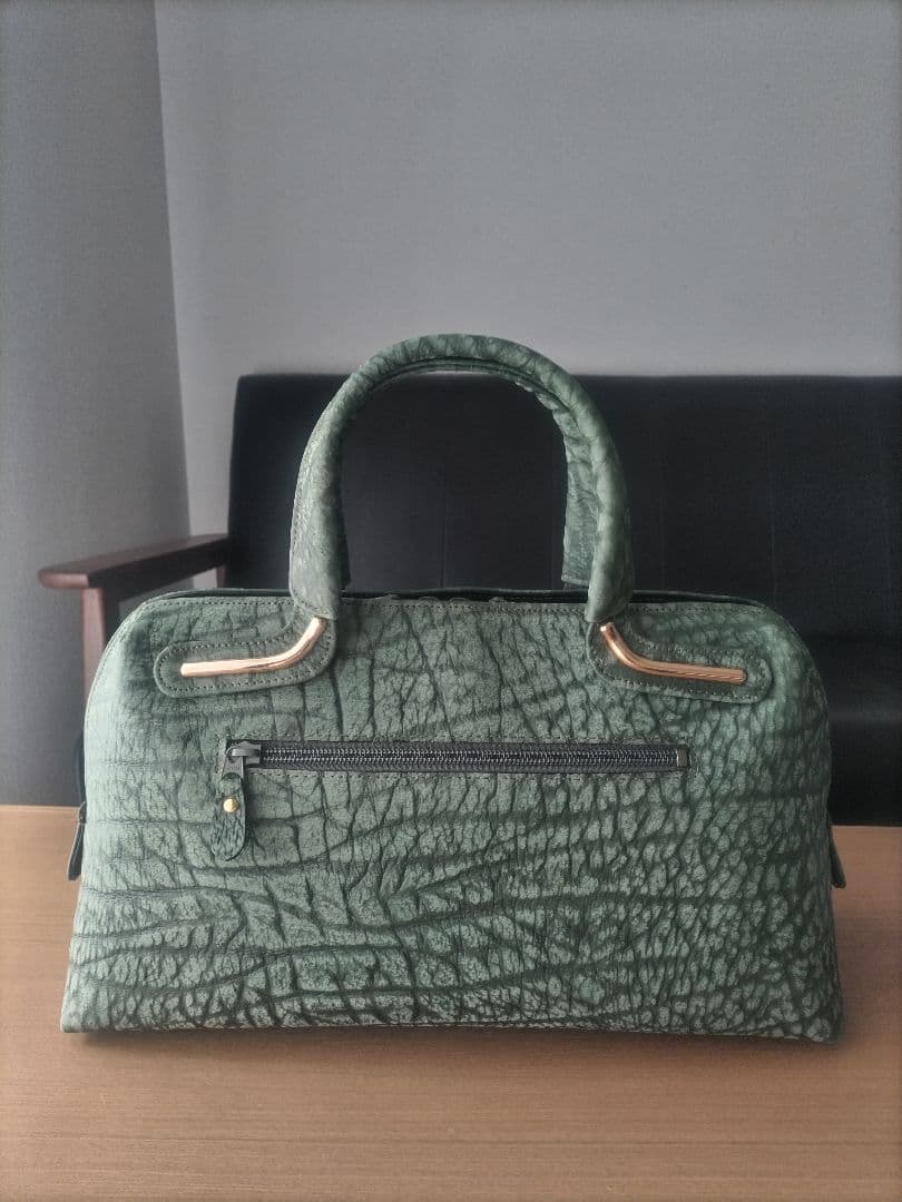 JRA認定　カモシカ皮バッグ