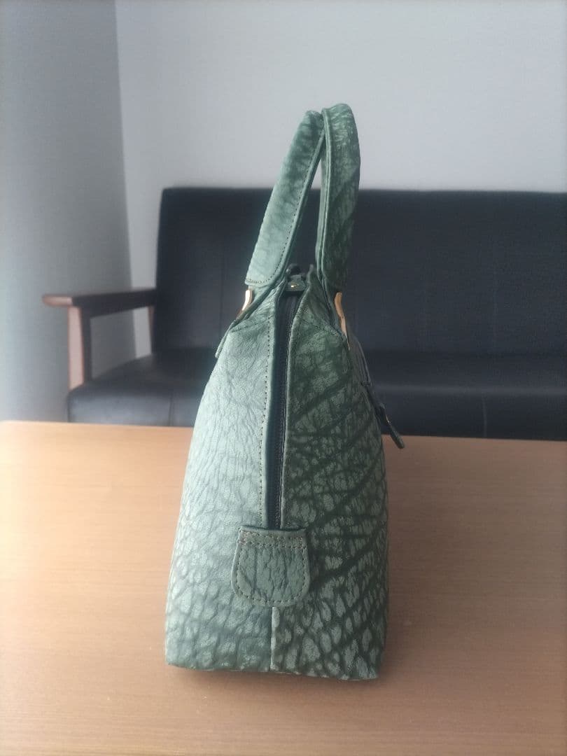 JRA認定　カモシカ皮バッグ