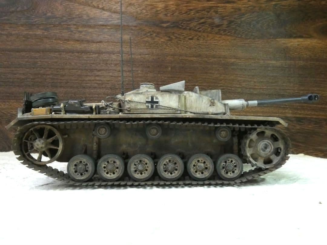 1/35 ドイツⅢ号突撃砲F/8 w/ヴィンターケッテ(完成品)