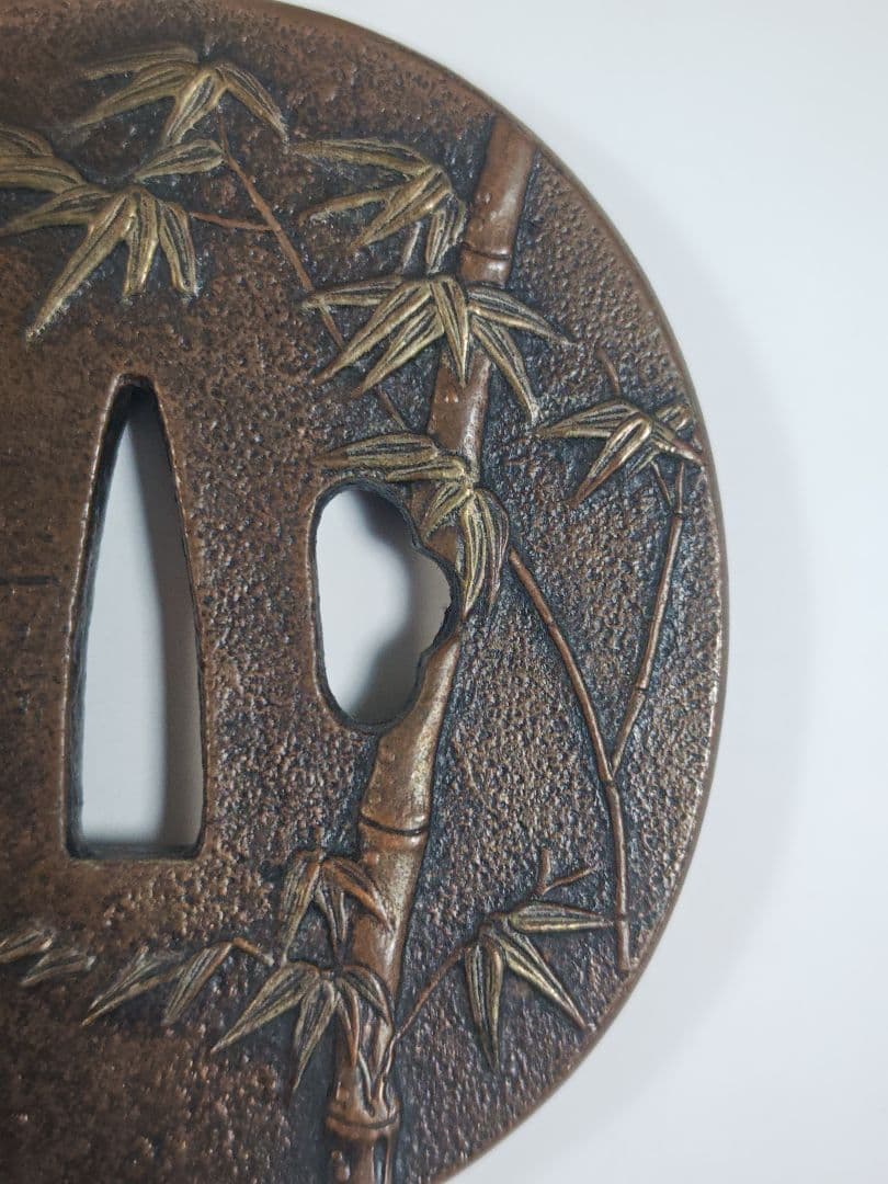 鍔　銅地「竹に蜻蛉図、色絵」、堅丸形