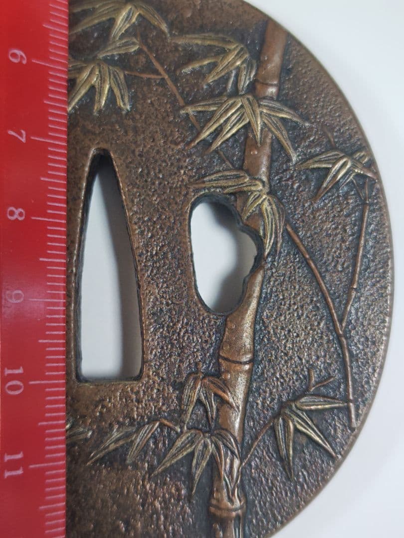 鍔　銅地「竹に蜻蛉図、色絵」、堅丸形