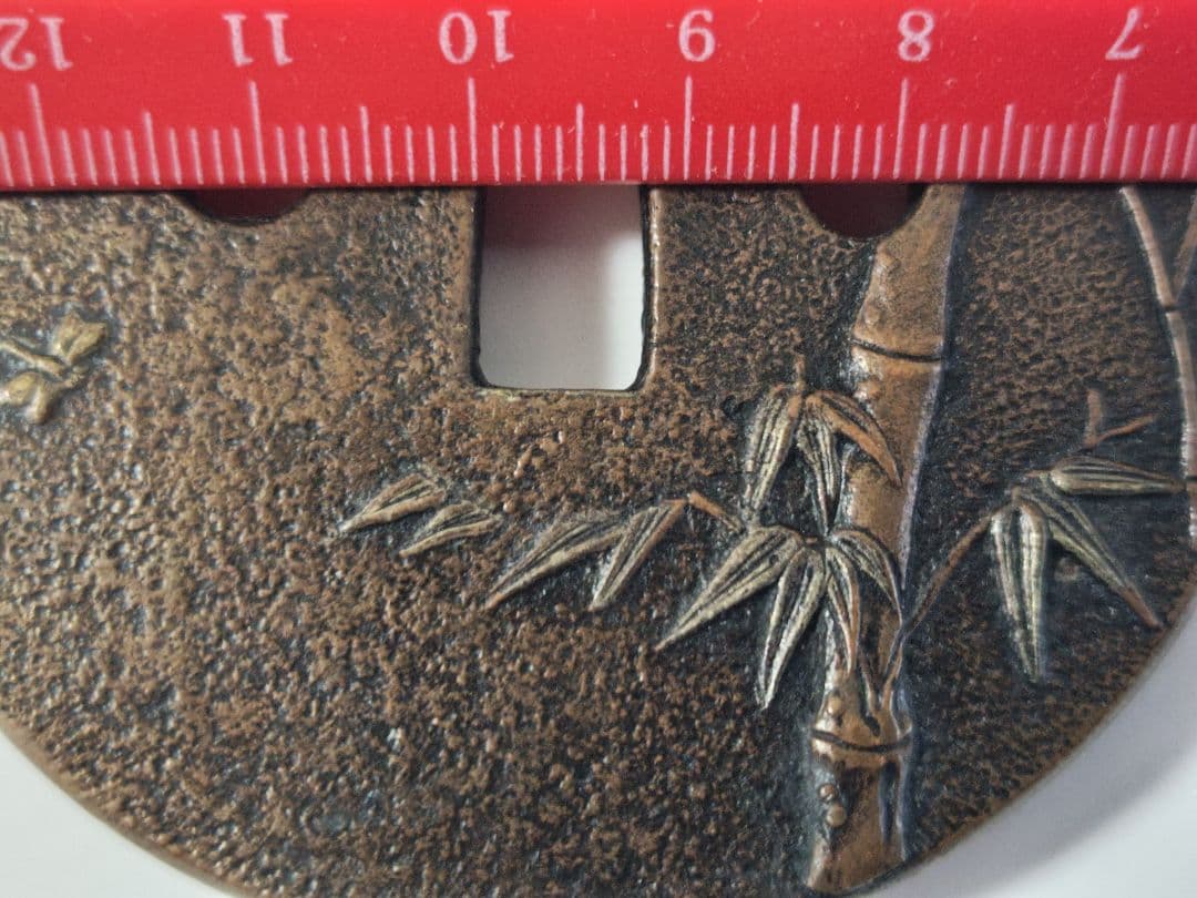 鍔　銅地「竹に蜻蛉図、色絵」、堅丸形