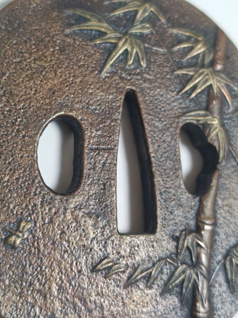 鍔　銅地「竹に蜻蛉図、色絵」、堅丸形