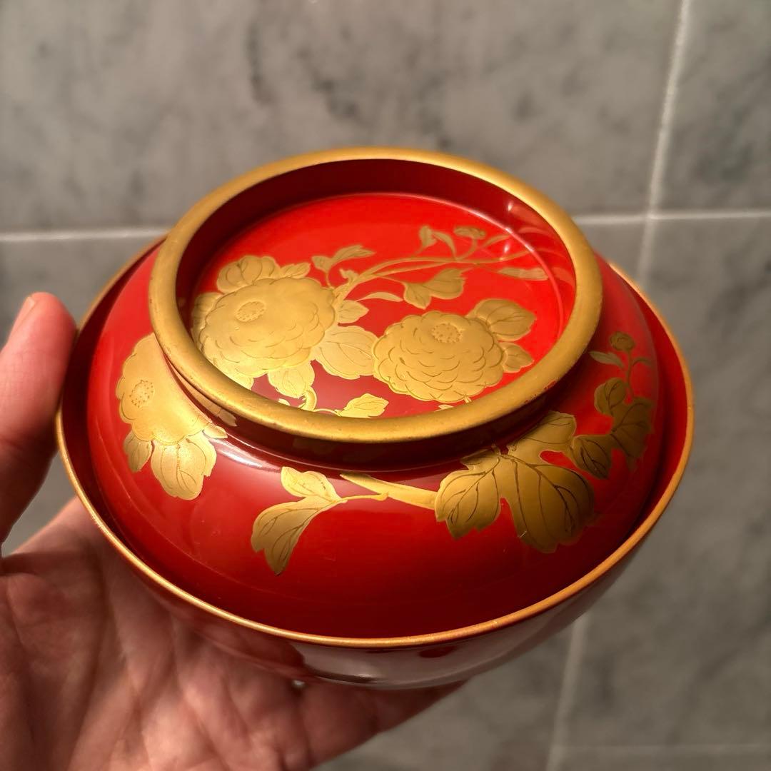 金彩がふんだんに使われたお花と蝶々が芸術的で絢爛豪華な木製輪島お椀2客