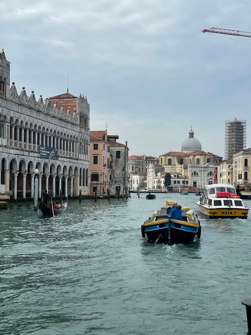 ベネツィアの海に浮かぶゴンドラ」イタリア現地特別限定品