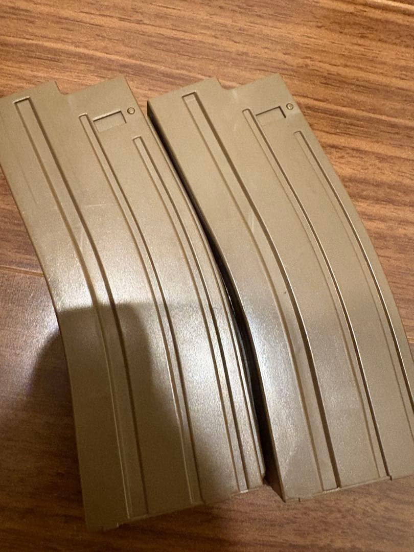 ボーイズ　スカーLタンカラ　グリップ&サイト&マガジン2つ　値下げ交渉可