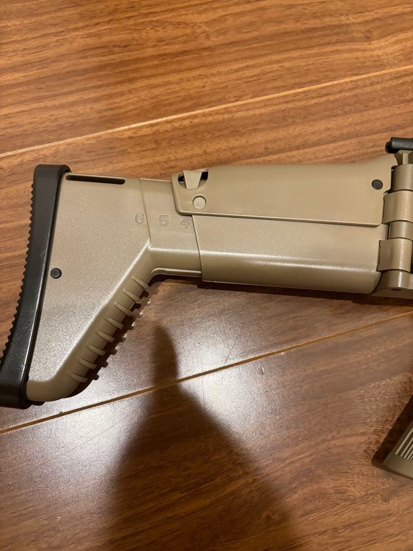 ボーイズ　スカーLタンカラ　グリップ&サイト&マガジン2つ　値下げ交渉可