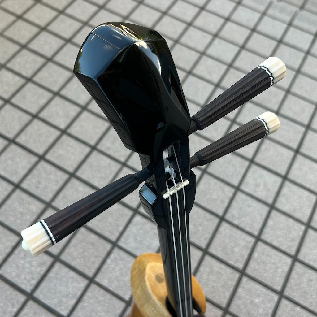 沖縄 三線 カミゲン カモの口 ユナー 黒木 本皮一枚張り 伝統工芸士