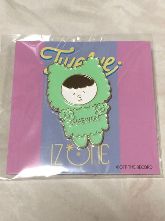 IZ*ONE twelve キーホルダー　ピンバッジ　缶バッジ