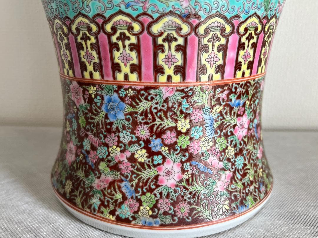 海】粉彩 乾隆年製 満面手絵 開窓 人物庭園図 特大花瓶