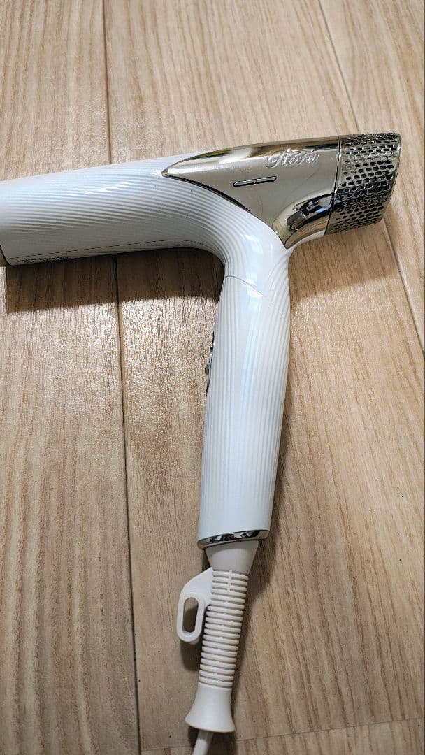 1週間限定 特別価格！ リファ ドライヤー ホワイト 2023年製 AB14