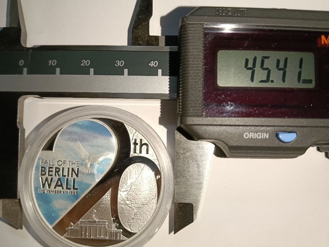 ベルリンの壁崩壊20周年記念1オンス銀貨 .999純銀 限定発行：5,000枚