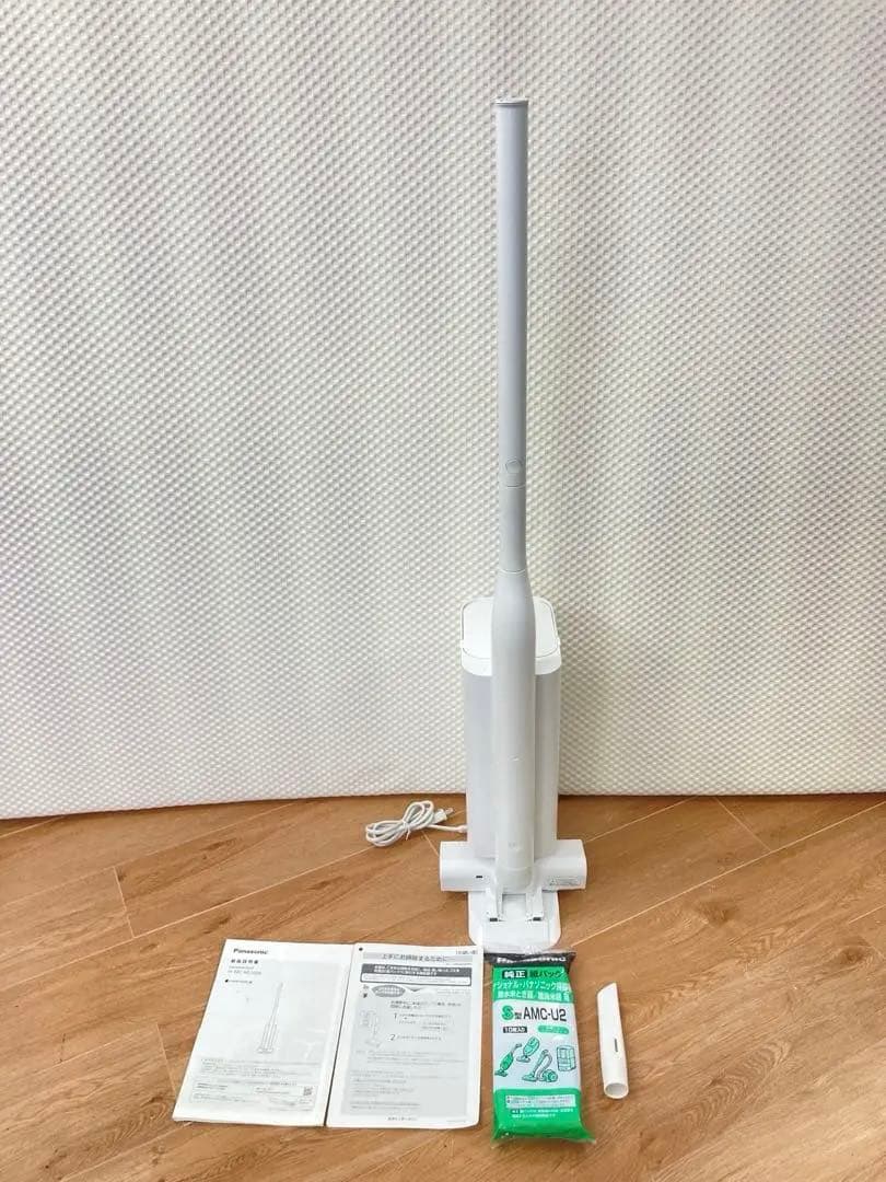 Panasonic コードレス 掃除機 MC-NS100K 2023年製 Panasonic