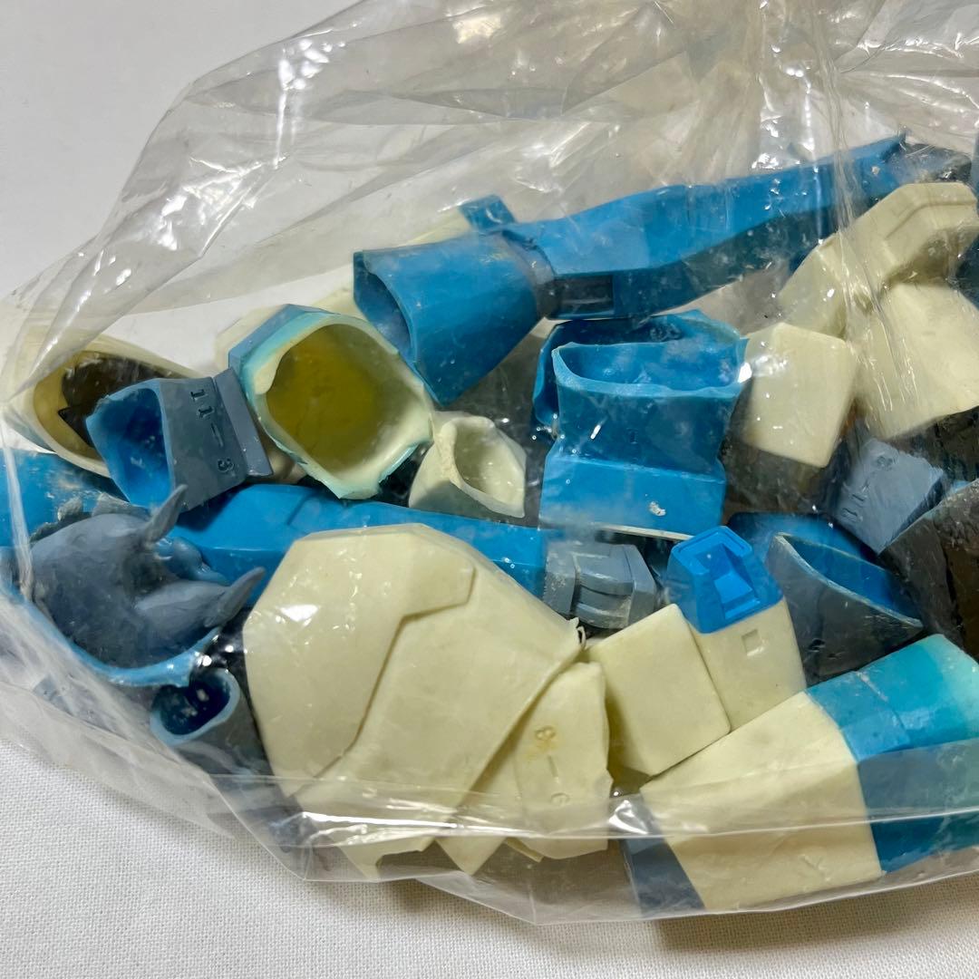 電脳戦機バーチャロン 1/72 フェイ・イェン 青ボディ ソフビ塗装済み