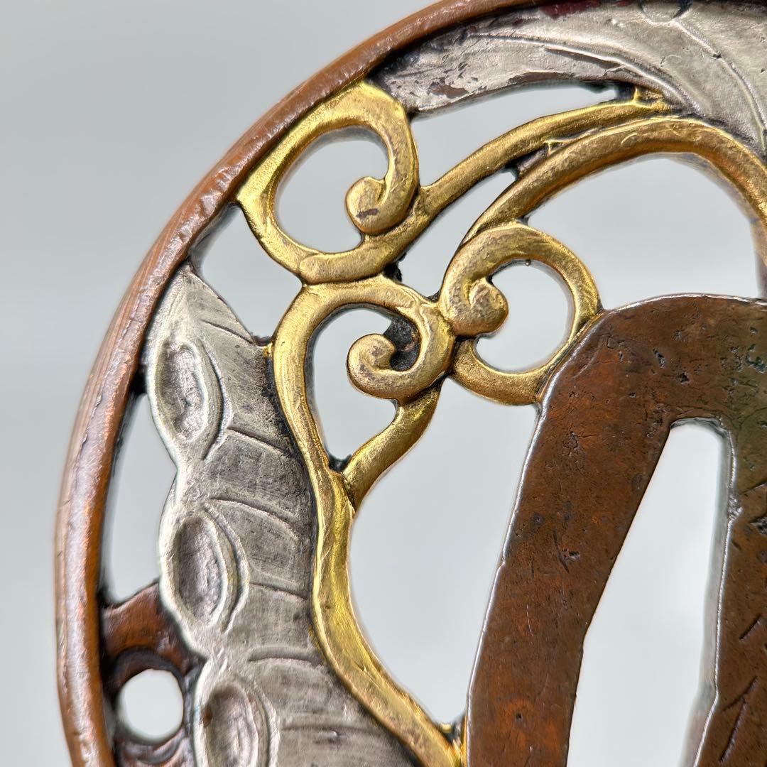 埋忠作 刀鍔　鍔　日本刀装具　銅地　細工　金銀メッキ　刀剣美術