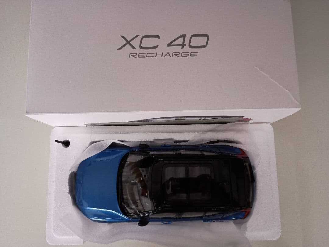 ボルボ特注 Paudi ボルボ Volvo XC40 R-DESIGN 1/18