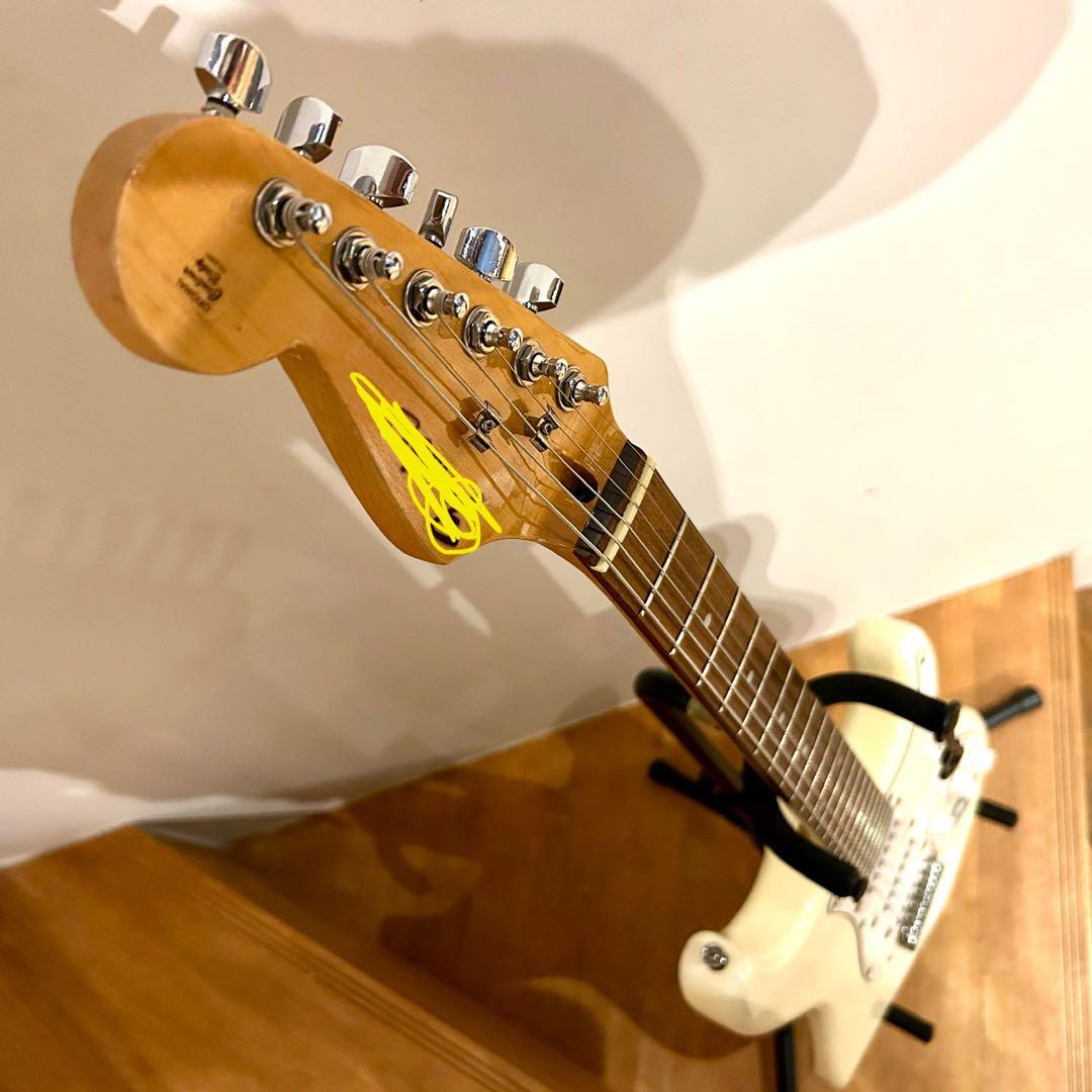 リヴァースヘッド　ストラトキャスタータイプ エレキギター　legend