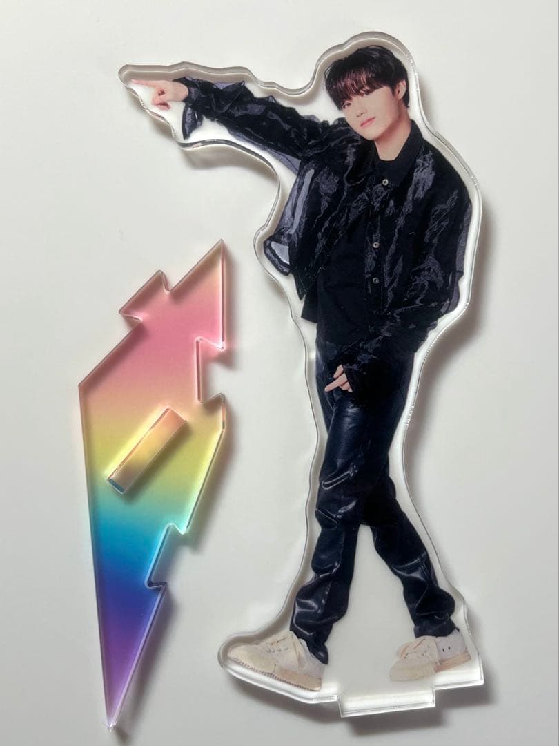 TREASURE ドヨン アクリルスタンド - メルカリ