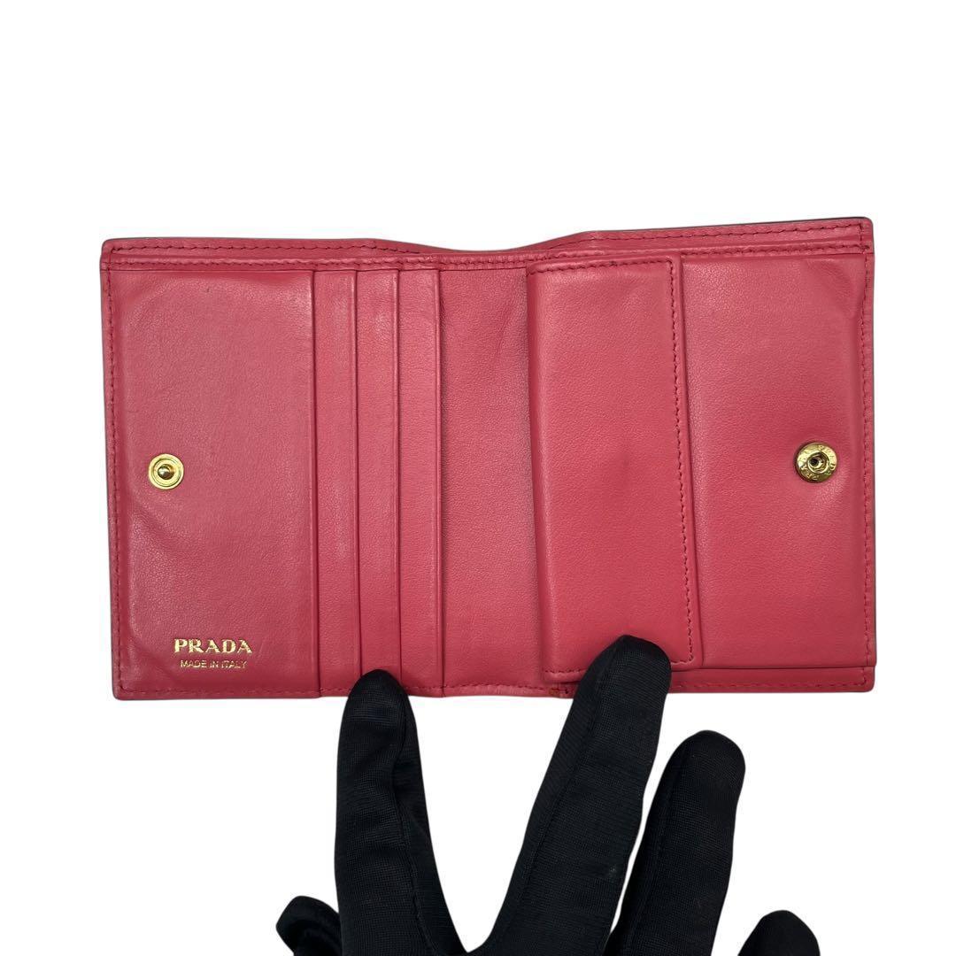 希少✨プラダ 二つ折り財布 サフィアーノレザー バイカラー 黒 ピンク