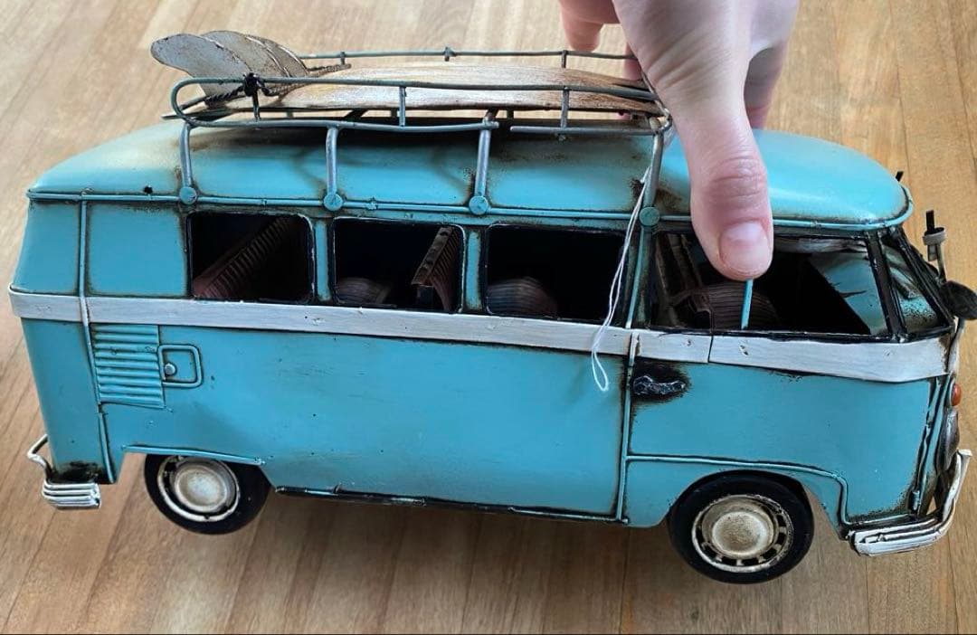 ワーゲンバス風 ブリキ製のミニカー ②