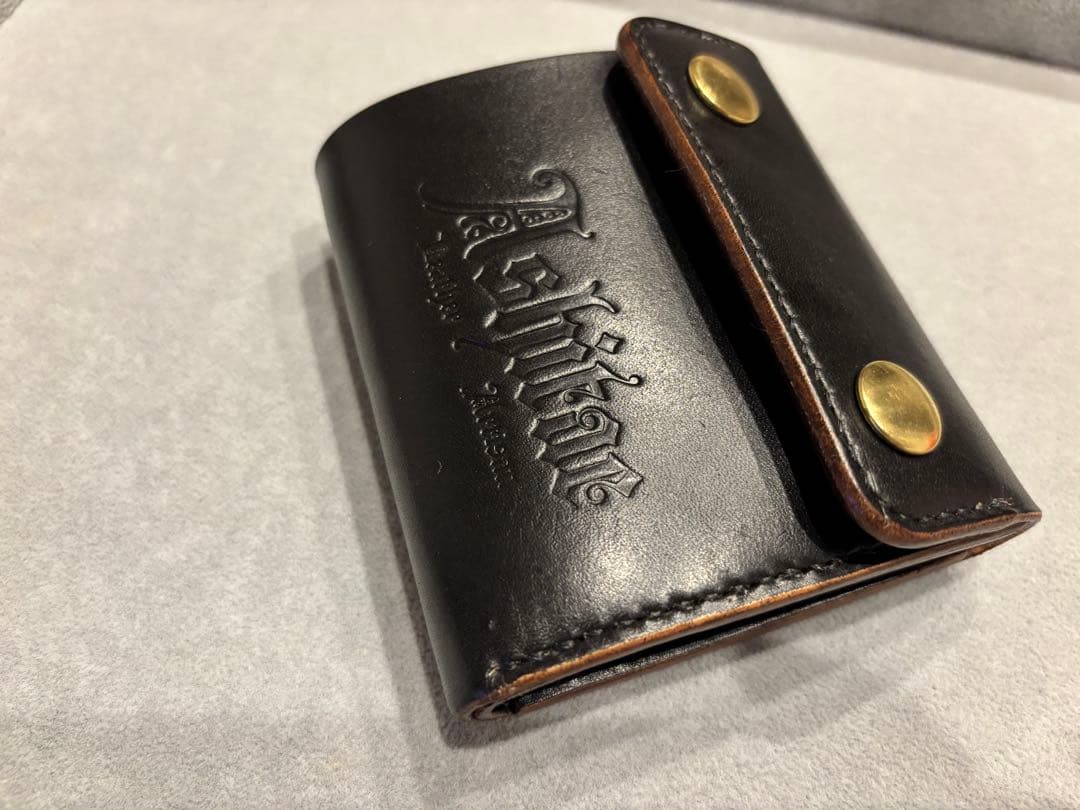 コンパクトウォレット　財布　二つ折り　ブラック　本革