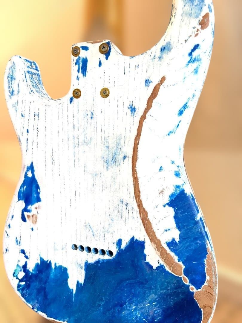 ストラトタイプ・ハードテイル・エレキギター・ボディとネックの