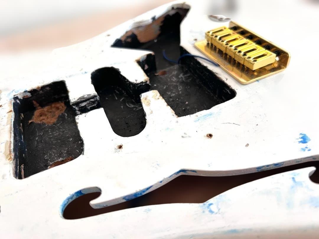 ストラトタイプ・ハードテイル・エレキギター・ボディとネックの